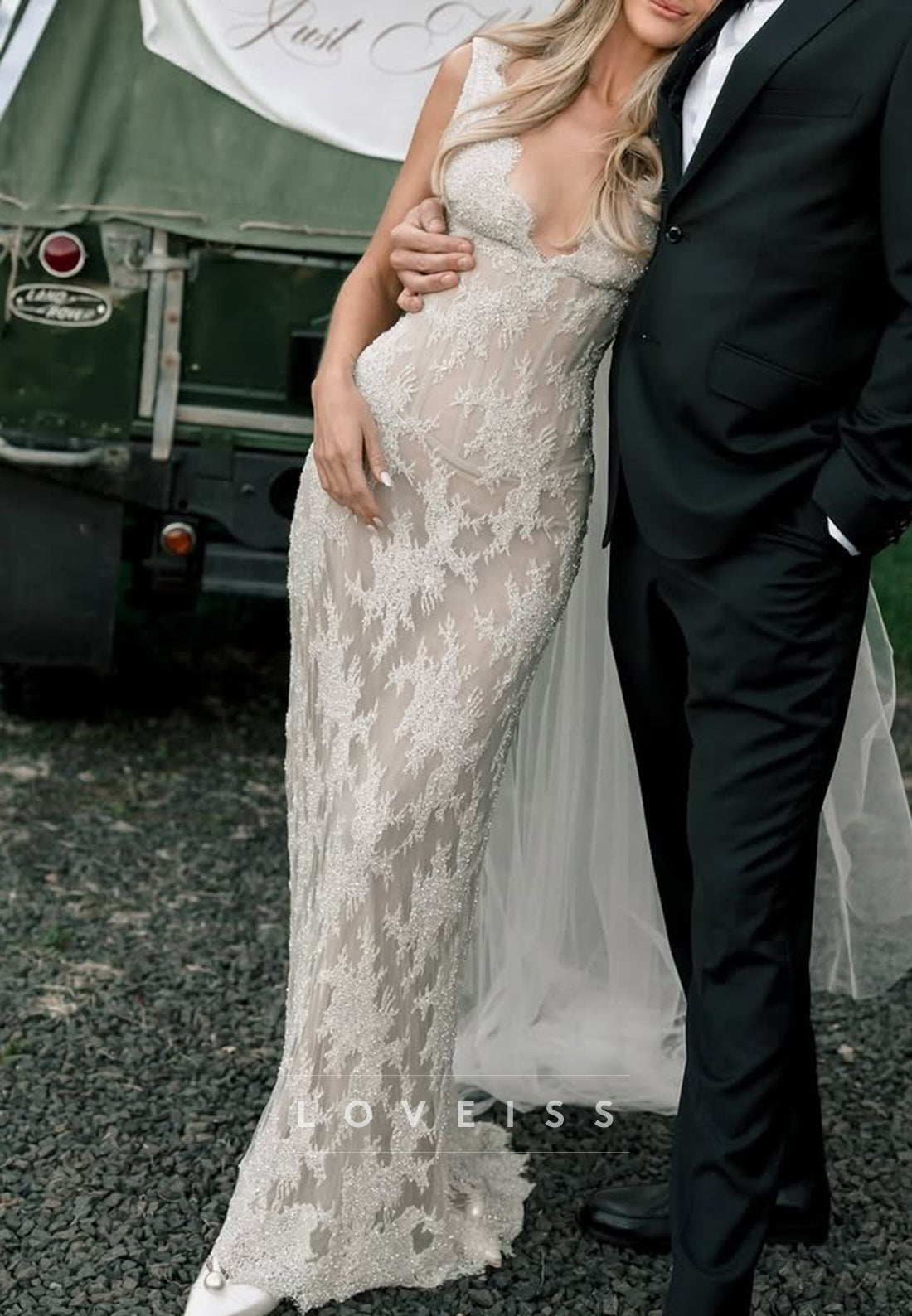 V-Neck Sleeveless Lace Appliques Mermaid Wedding Dress