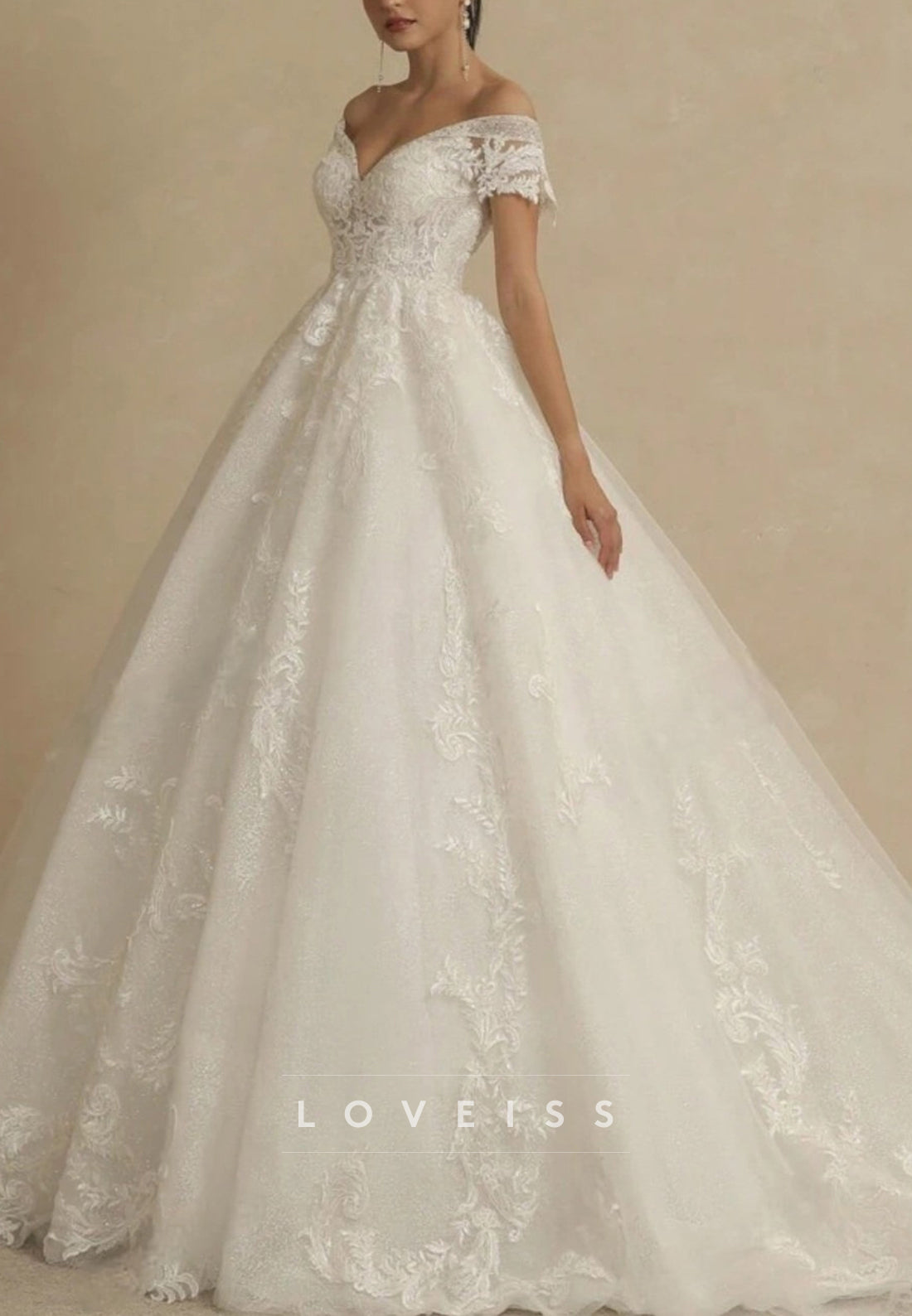 V-Neck Sleeveless Lace Appliques Tulle Ball Gown Wedding Dress