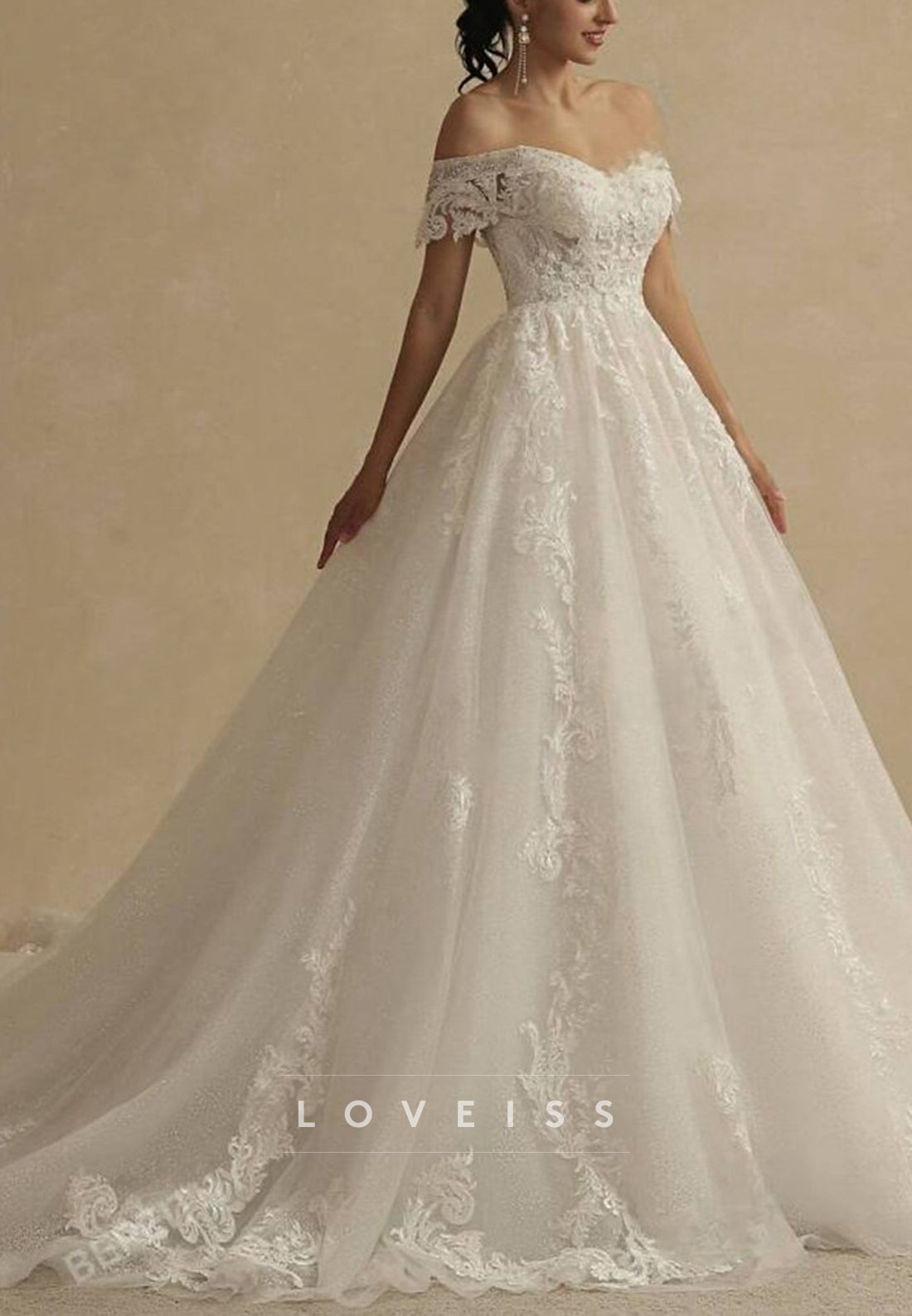 V-Neck Sleeveless Lace Appliques Tulle Ball Gown Wedding Dress