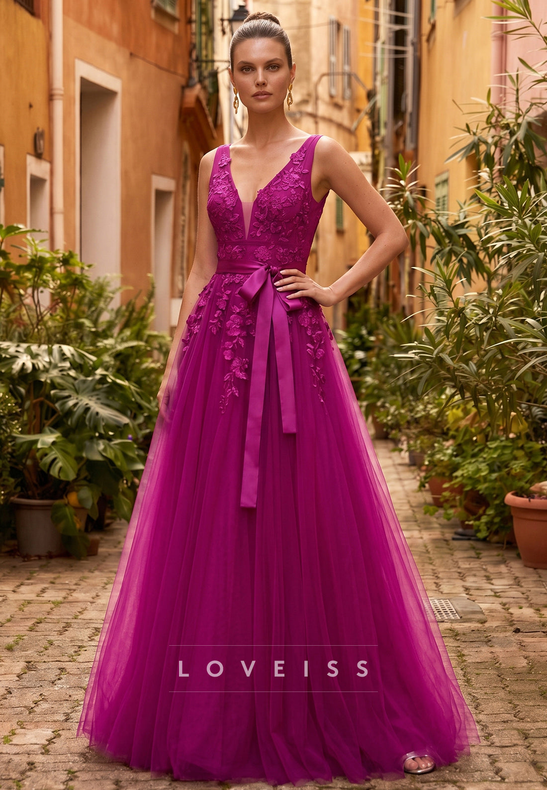 V-Neck Sleeveless Tulle Appliques A-Line Mother of Bride Dress