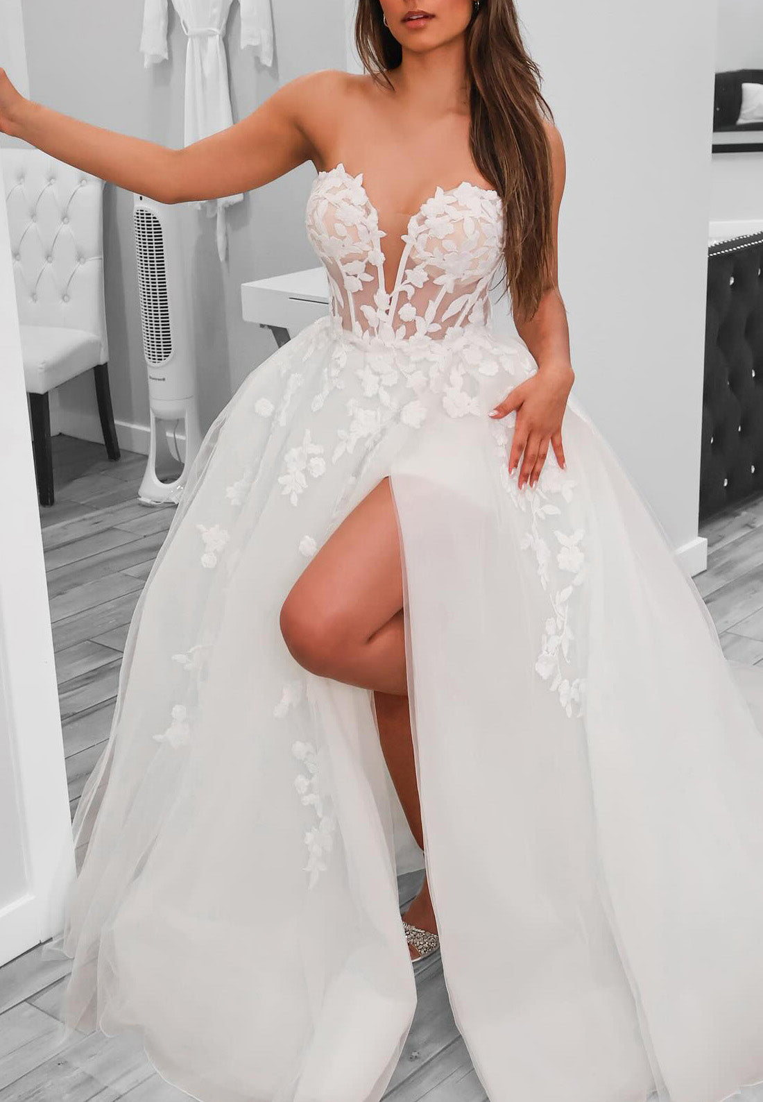 V-Neck Strapless Floral Appliques Ball Gown Wedding Dress
