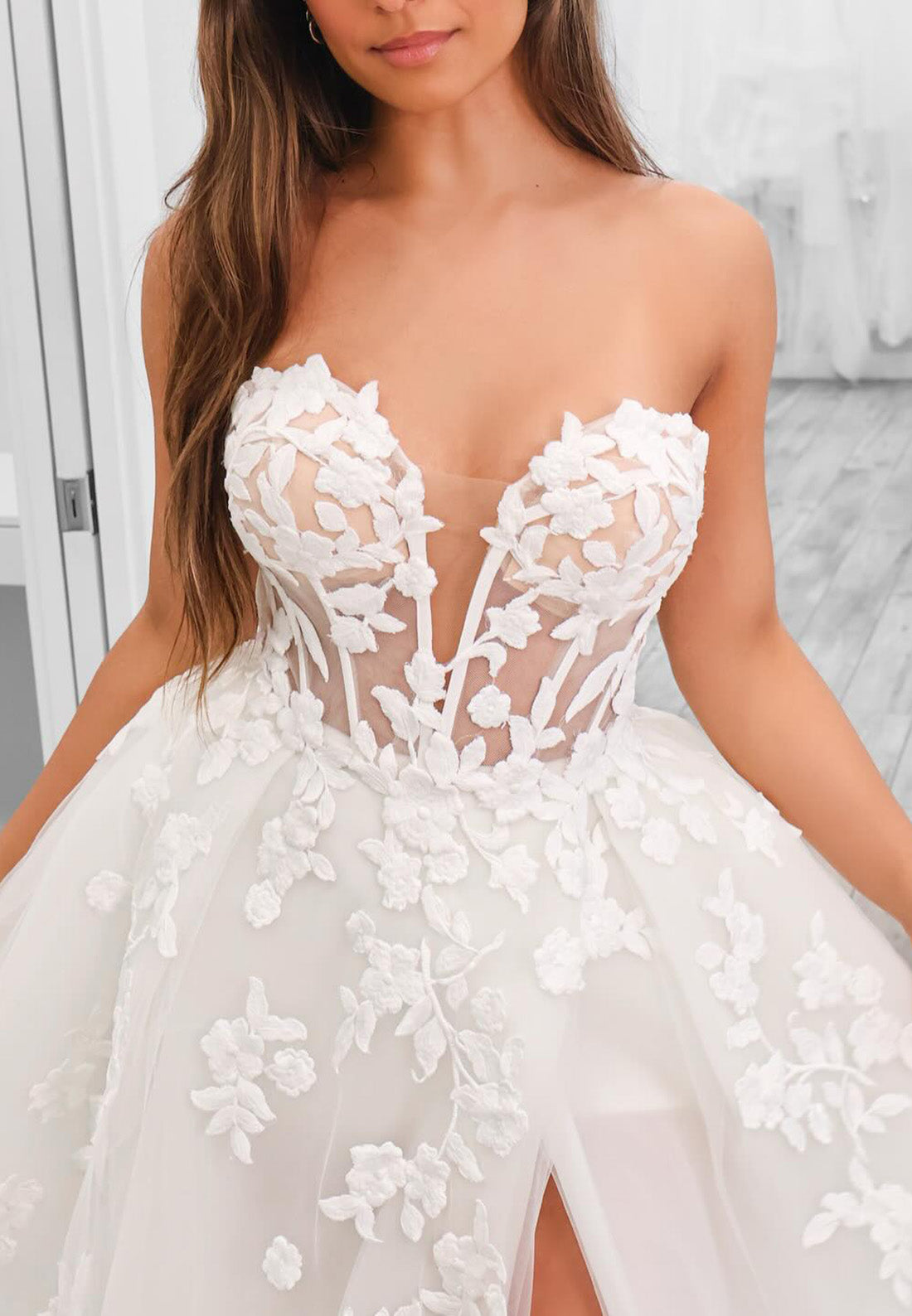 V-Neck Strapless Floral Appliques Ball Gown Wedding Dress