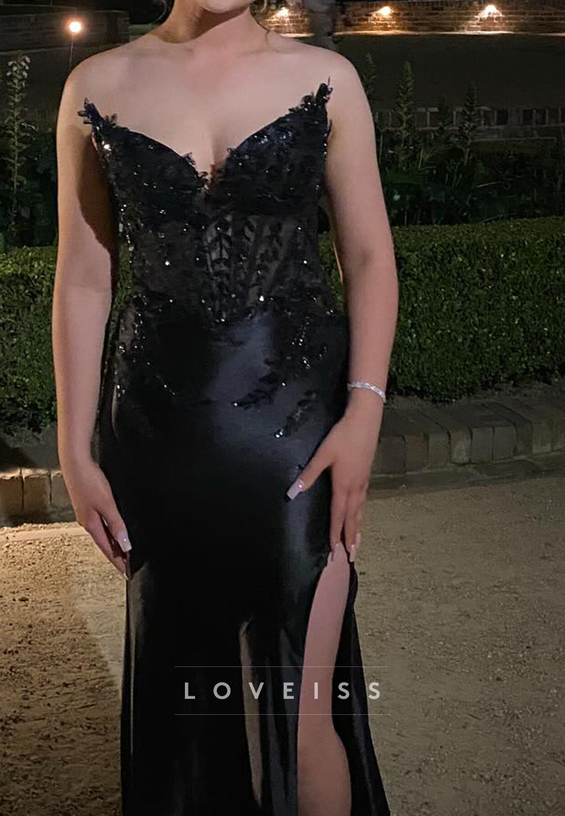 V-Neck Strapless Lace Appliques Sheath Prom Dress