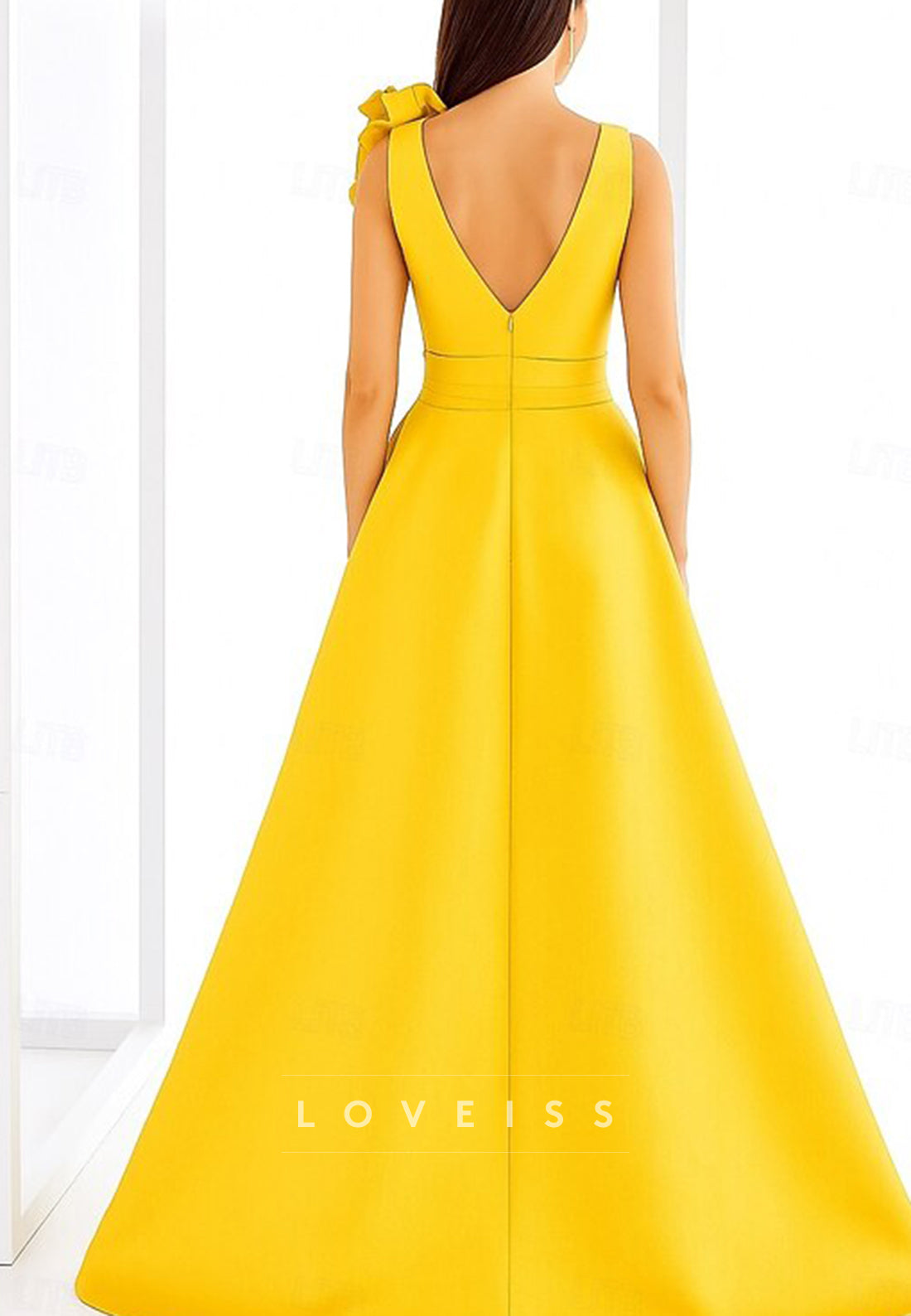 V-Neck Straps Ruffles Sleeveless A-Line Evening Dress Satin Mother of  Bride Dress