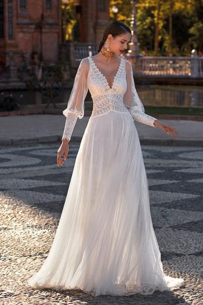Long sleeves lace and tulle wedding dress