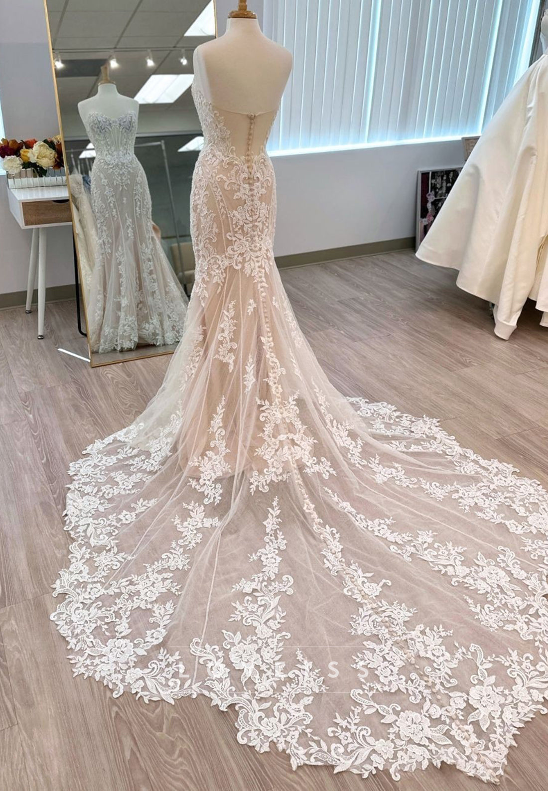 Strapless Lace Mermaid Wedding Dress with Train