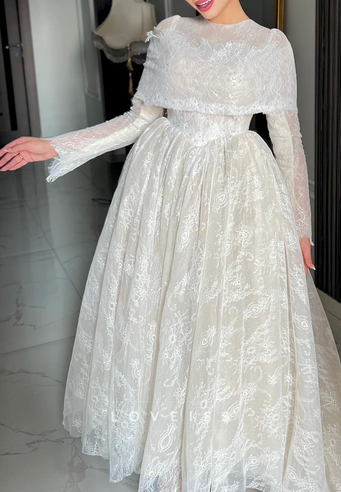 Scoop Long Sleeves Appliques Lace Wedding Dress