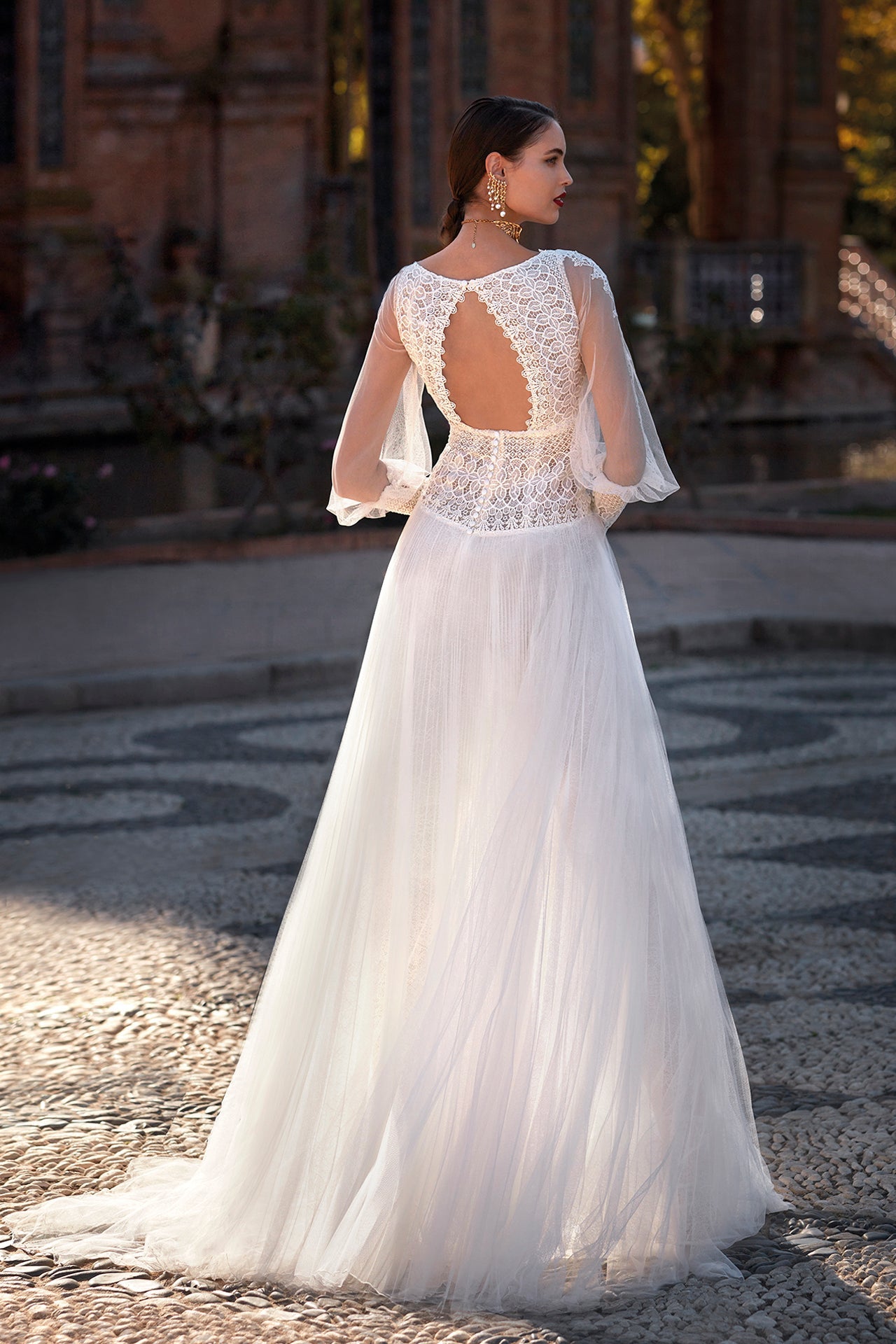 Long sleeves lace and tulle wedding dress