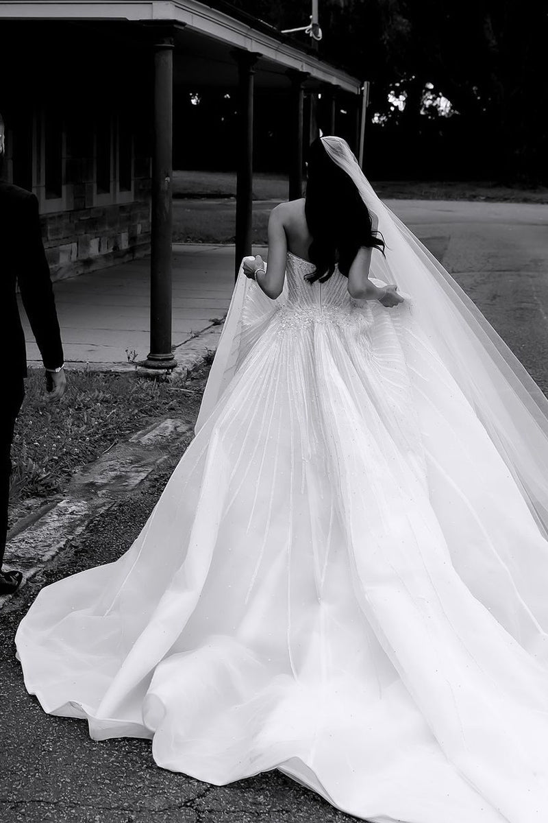 Gorgeous Ball Gown Sweetheart Tulle Satin Wedding Dresses with Beading