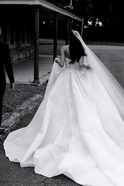 Gorgeous Ball Gown Sweetheart Tulle Satin Wedding Dresses with Beading