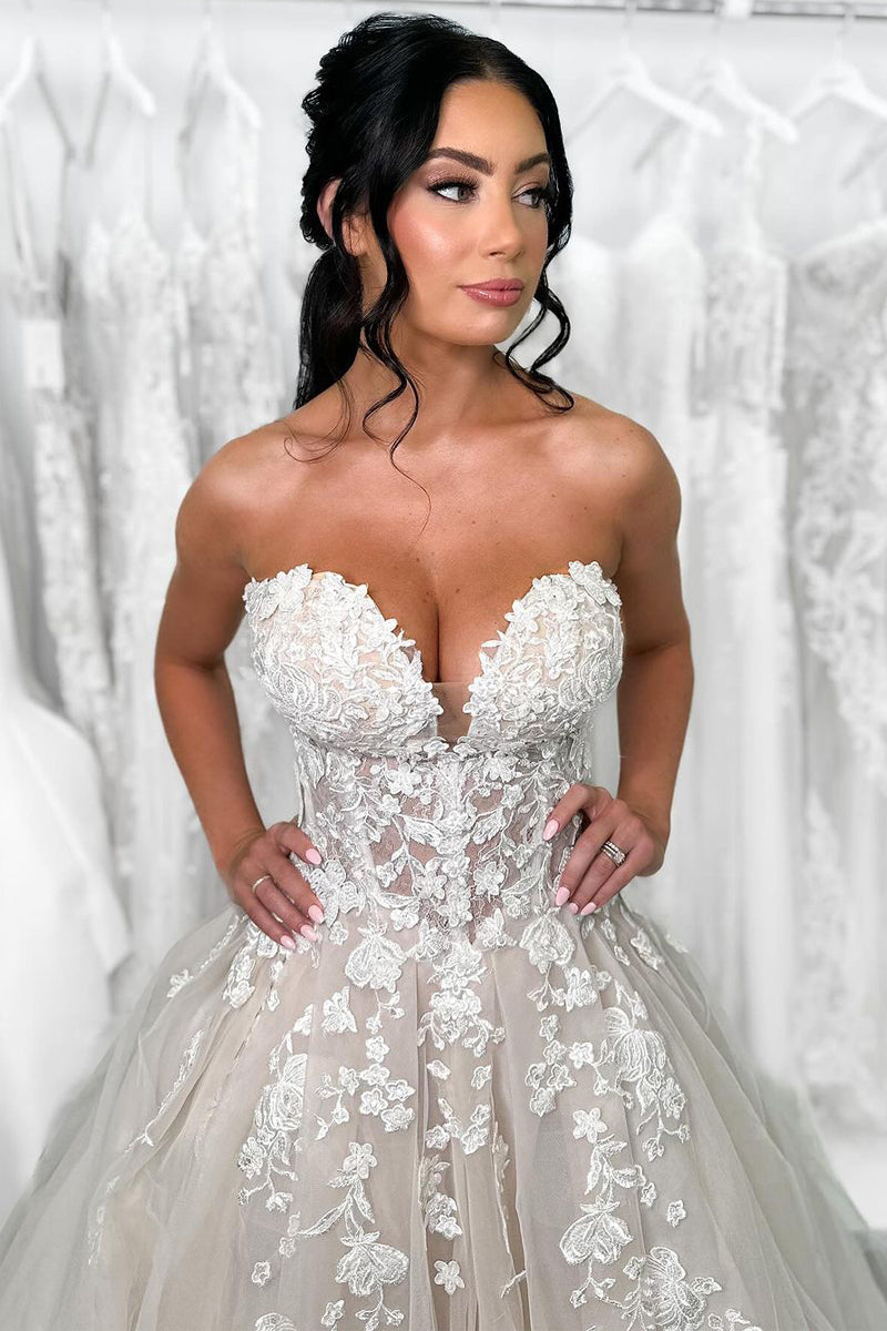 Gorgeous Strapless Tulle A-Line Wedding Dresses with Appliques