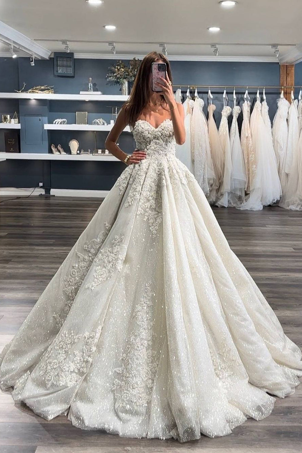 Gorgeous Ball Gown Sweetheart Tulle Long Wedding Dresses with Appliques