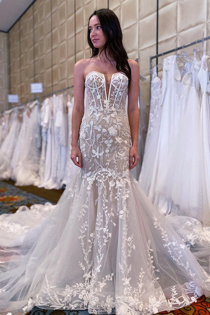 Mermaid Strapless Tulle Lace Wedding Dresses with Train