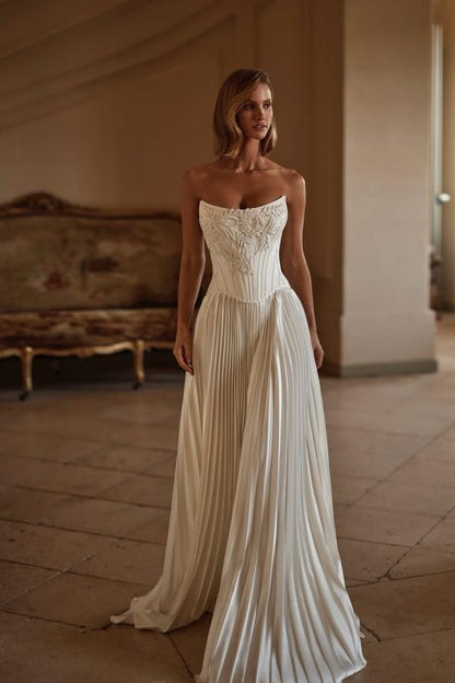 Lussooy Beautiful Sleeveless Purple Tulle Applique A Line Prom Dress with Pleated