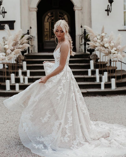 Stunning A-Line V Neck Spaghetti Straps Tulle Wedding Dresses with Lace Appliques