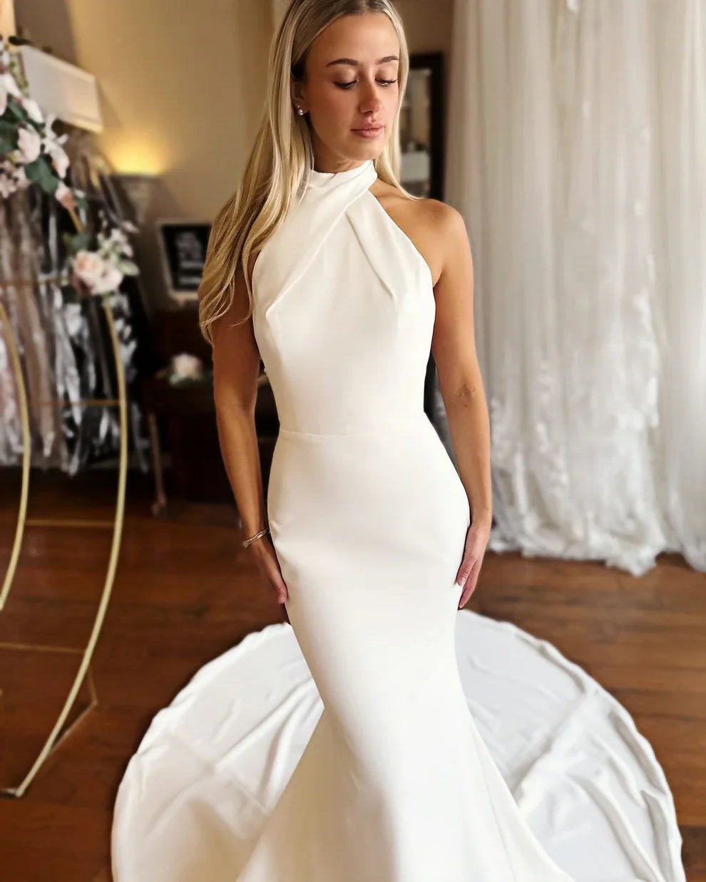 Minimalist Ivory Beach Wedding Dress Halter Mermaid Bridal Gown