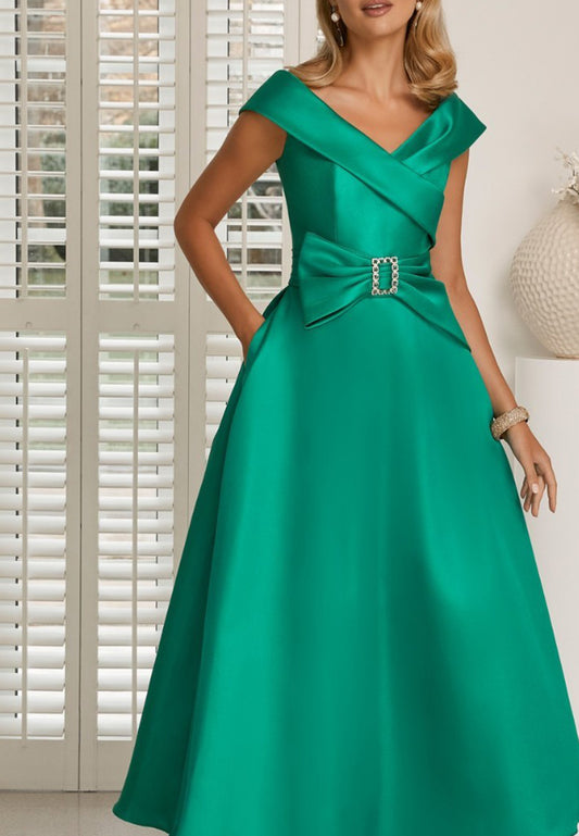 Off-Shoulder Sleeveless Sleek Satin A-Line Mother of Bride Dress Cocktail Dress